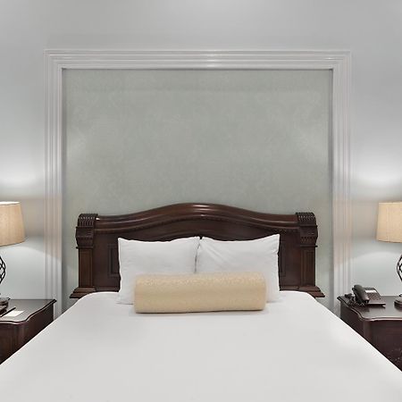 Hotel La Perla Leon Bagian luar foto