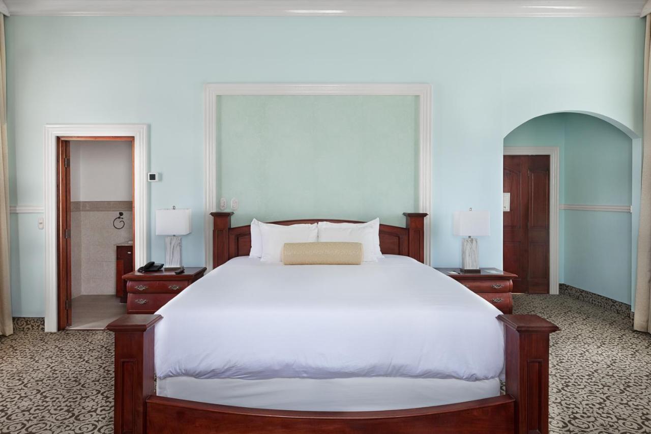 Hotel La Perla Leon Bagian luar foto