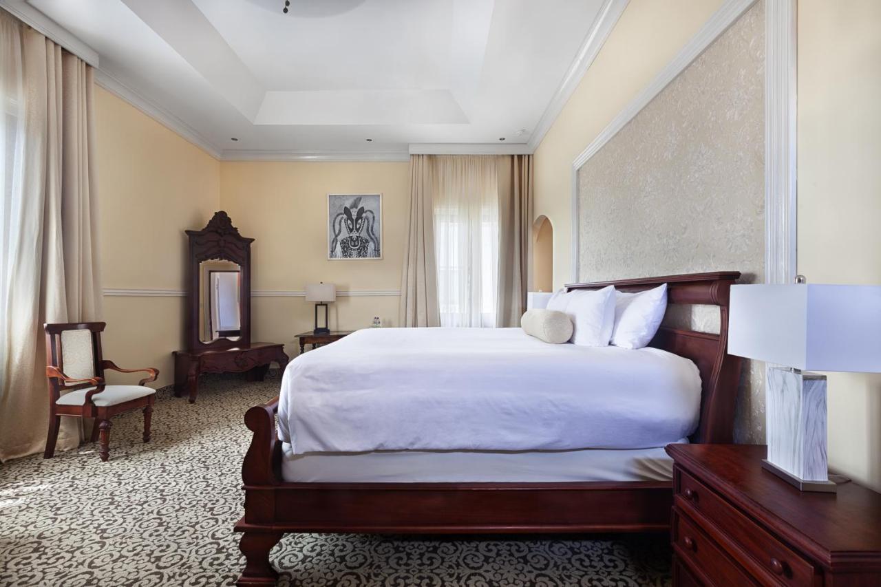 Hotel La Perla Leon Bagian luar foto