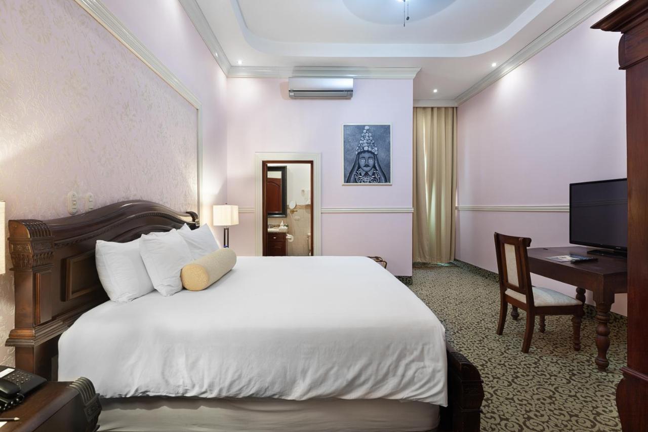 Hotel La Perla Leon Bagian luar foto