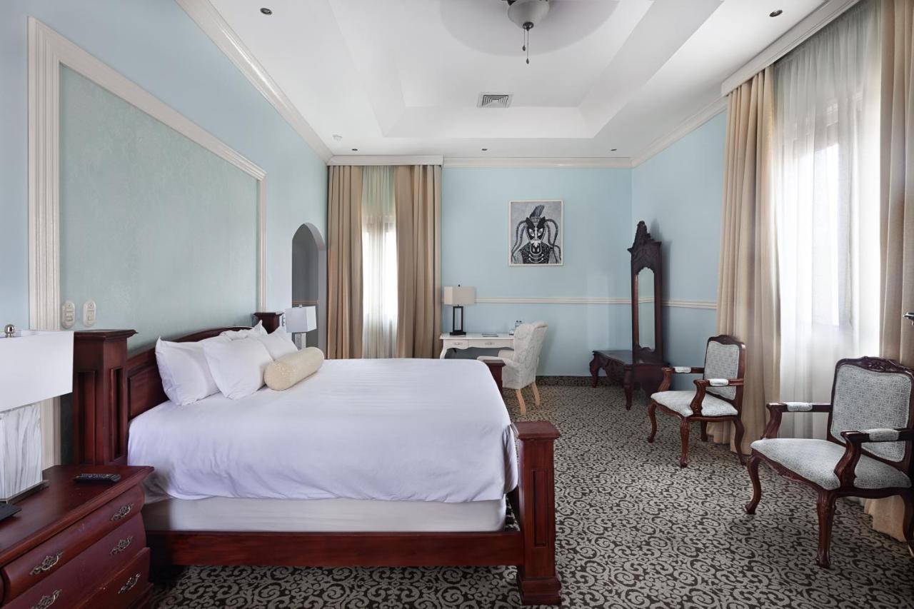 Hotel La Perla Leon Bagian luar foto