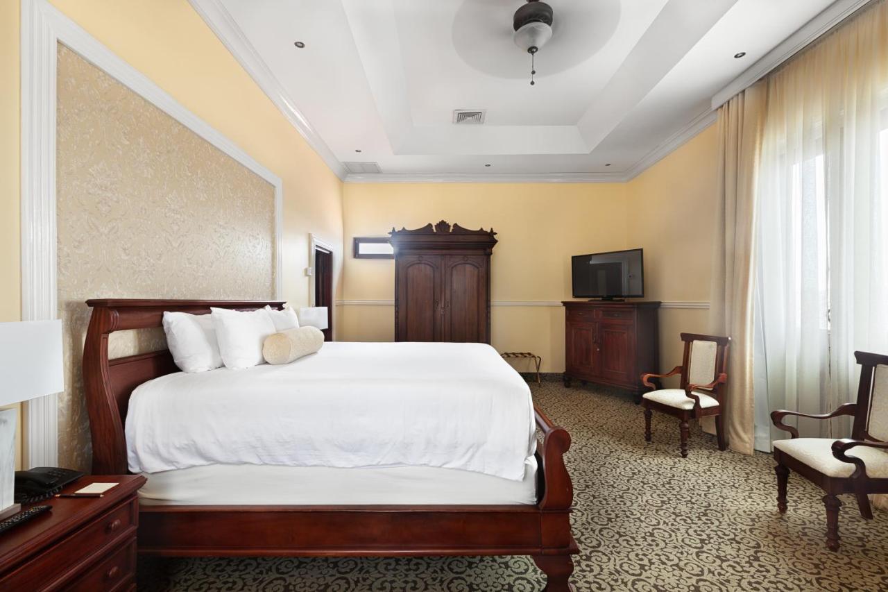 Hotel La Perla Leon Bagian luar foto