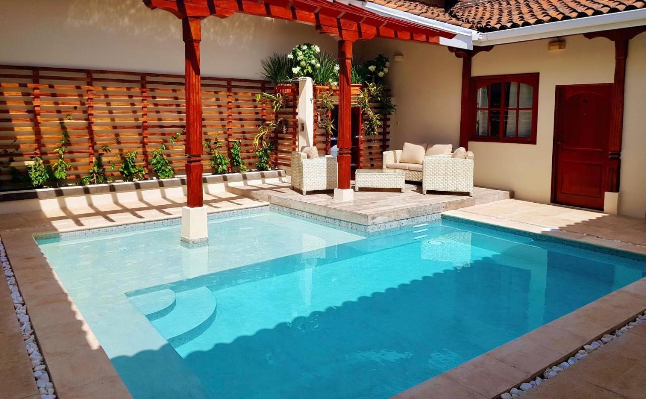 Hotel La Perla Leon Bagian luar foto