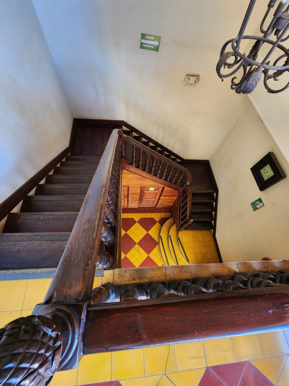 Hotel La Perla Leon Bagian luar foto