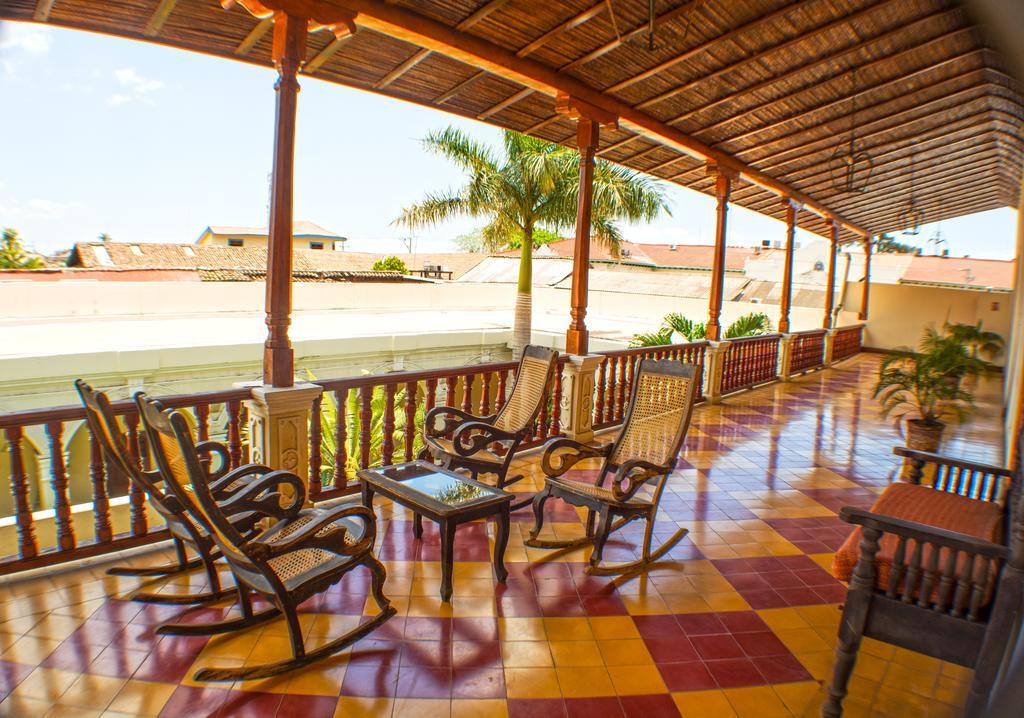 Hotel La Perla Leon Bagian luar foto