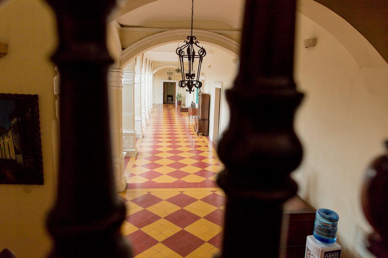 Hotel La Perla Leon Bagian luar foto