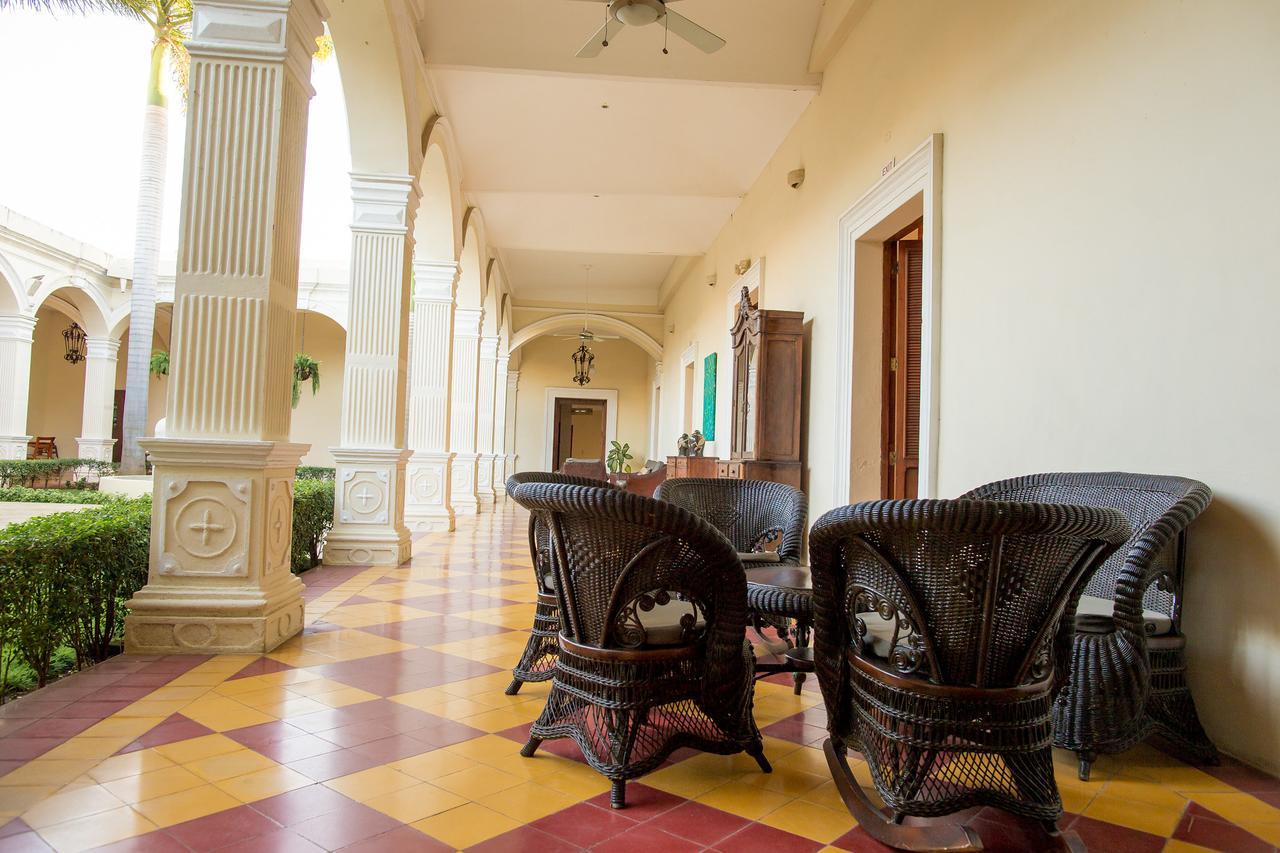 Hotel La Perla Leon Bagian luar foto