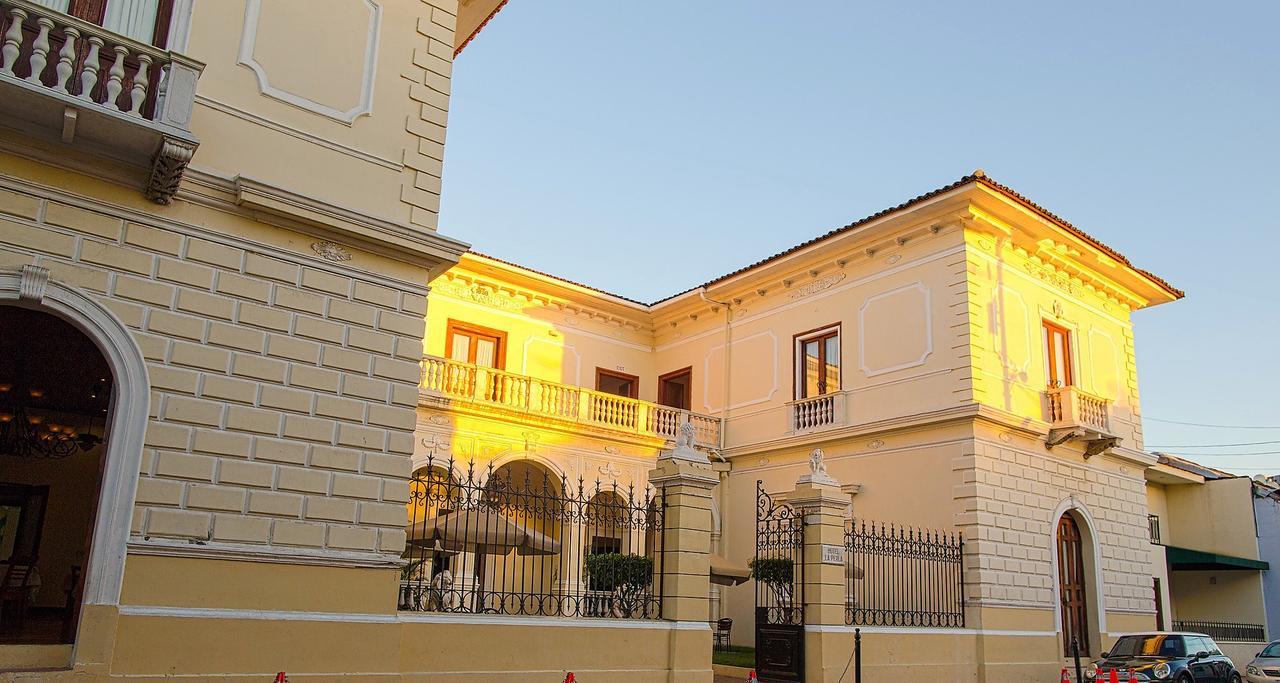 Hotel La Perla Leon Bagian luar foto
